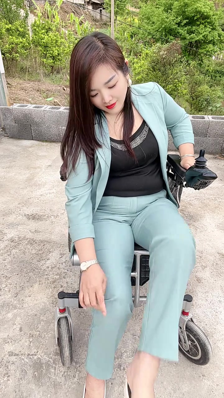 残疾女孩乐观向上