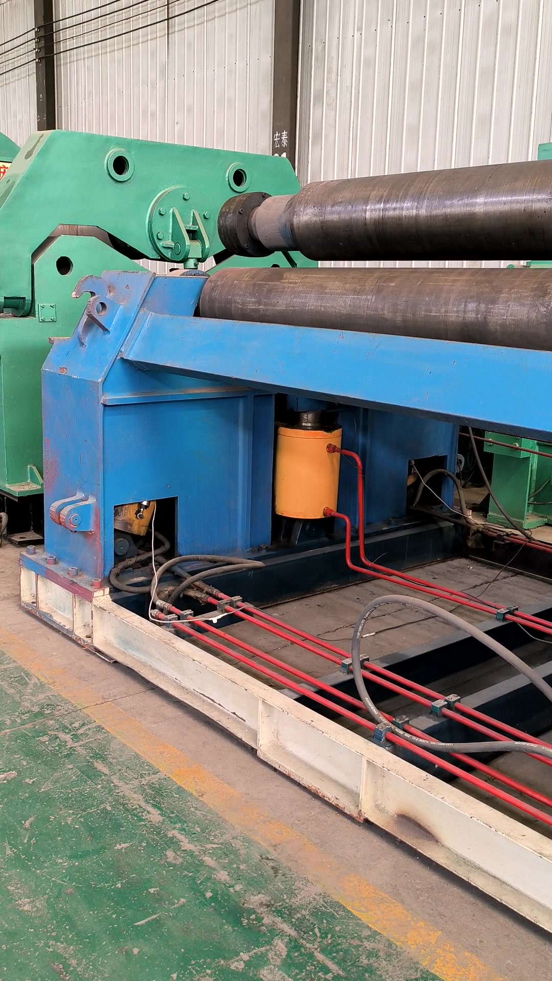 东运机械请求一种卷板机及卷板办法专利有用避免版辊在运用进程中产生方位偏移进步卷板的精度和质量