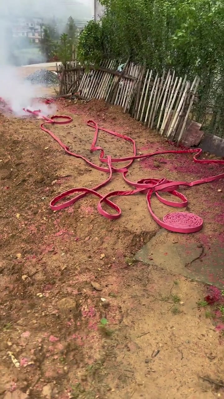 放50米长吉祥如意满地红鞭炮