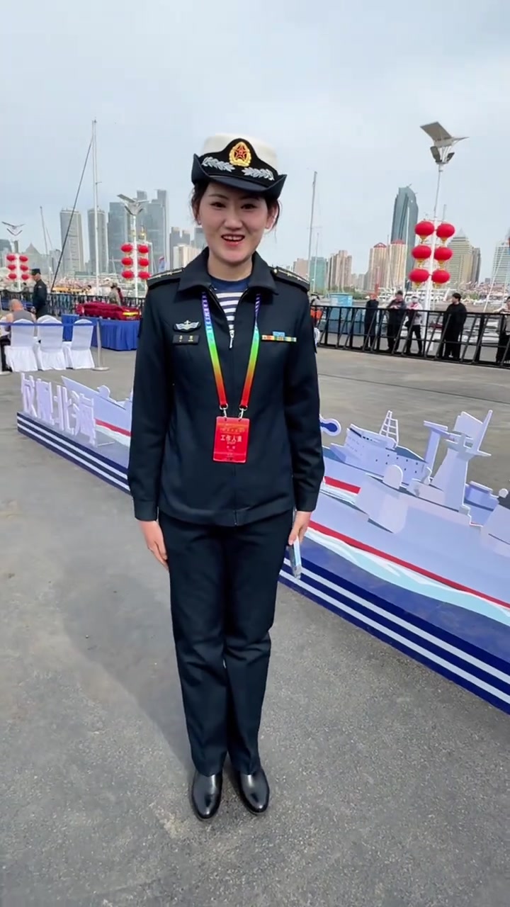 海军舰艇开放日,最美女兵风采