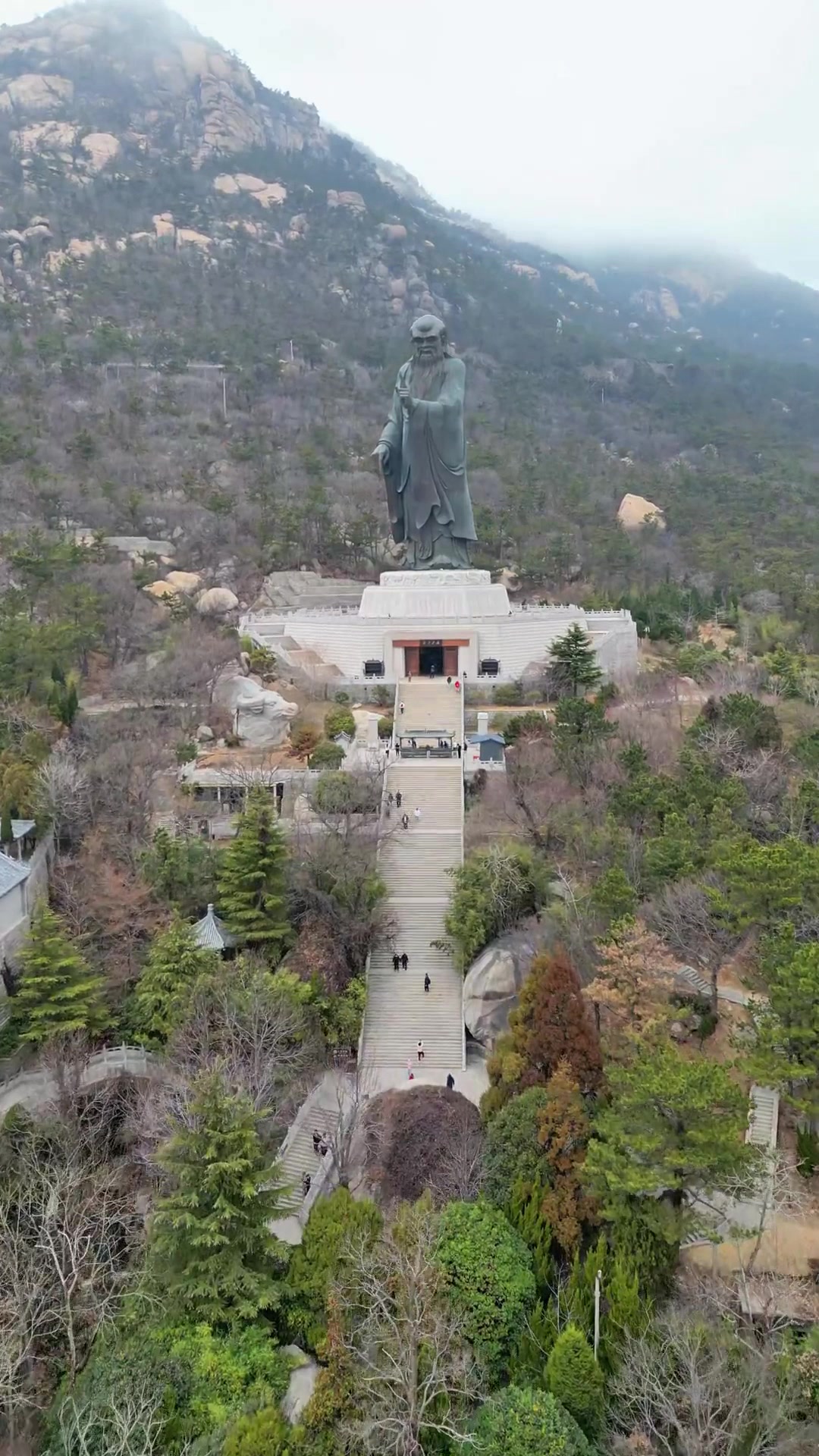端午游玩,青岛崂山太清宫老子像,巍然矗立于崂山太清宫景区 雕