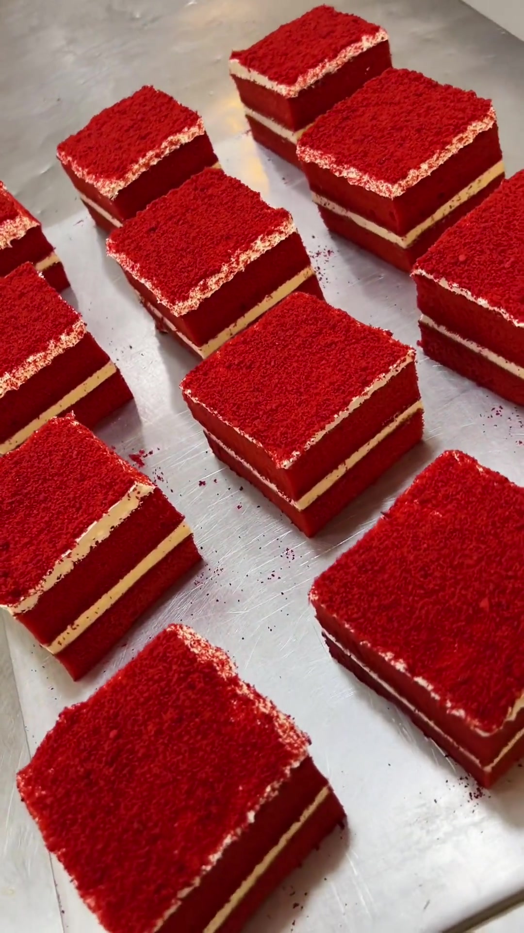 红丝绒蛋糕,采用预拌粉制作,适合糕点小白制作,超级简单