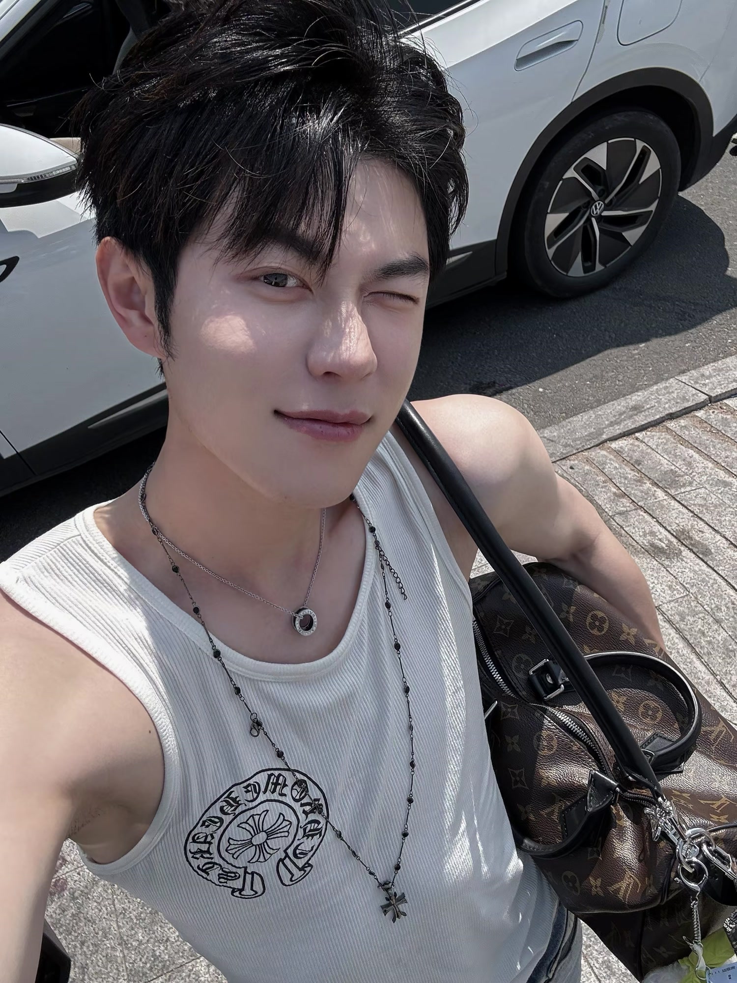 极致奢华,令人神魂颠倒,痞帅男生穿搭风格