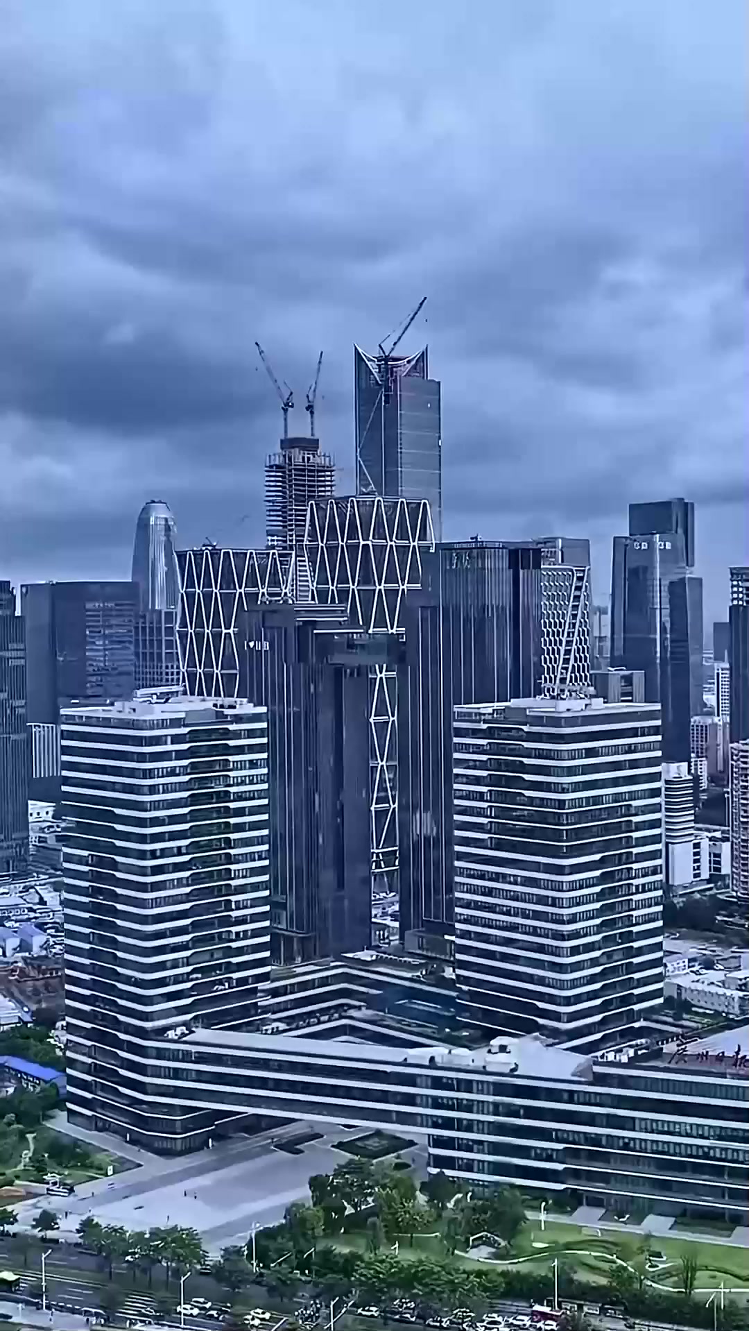 夏日旅游,海珠区琶洲 cbd 核心区的超高层建筑