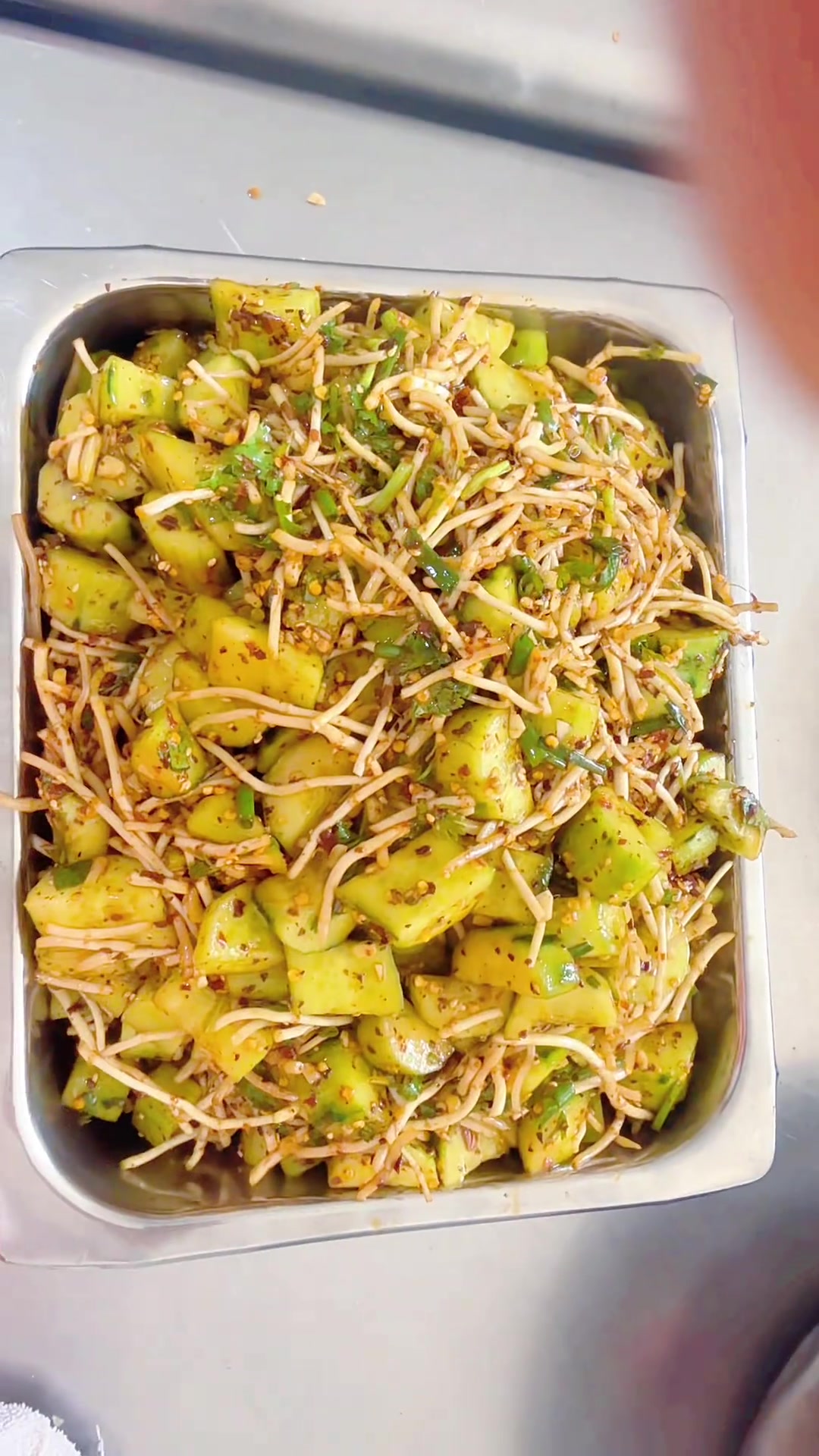 云南昭通人制作云南省菜之一:麻辣洋芋条