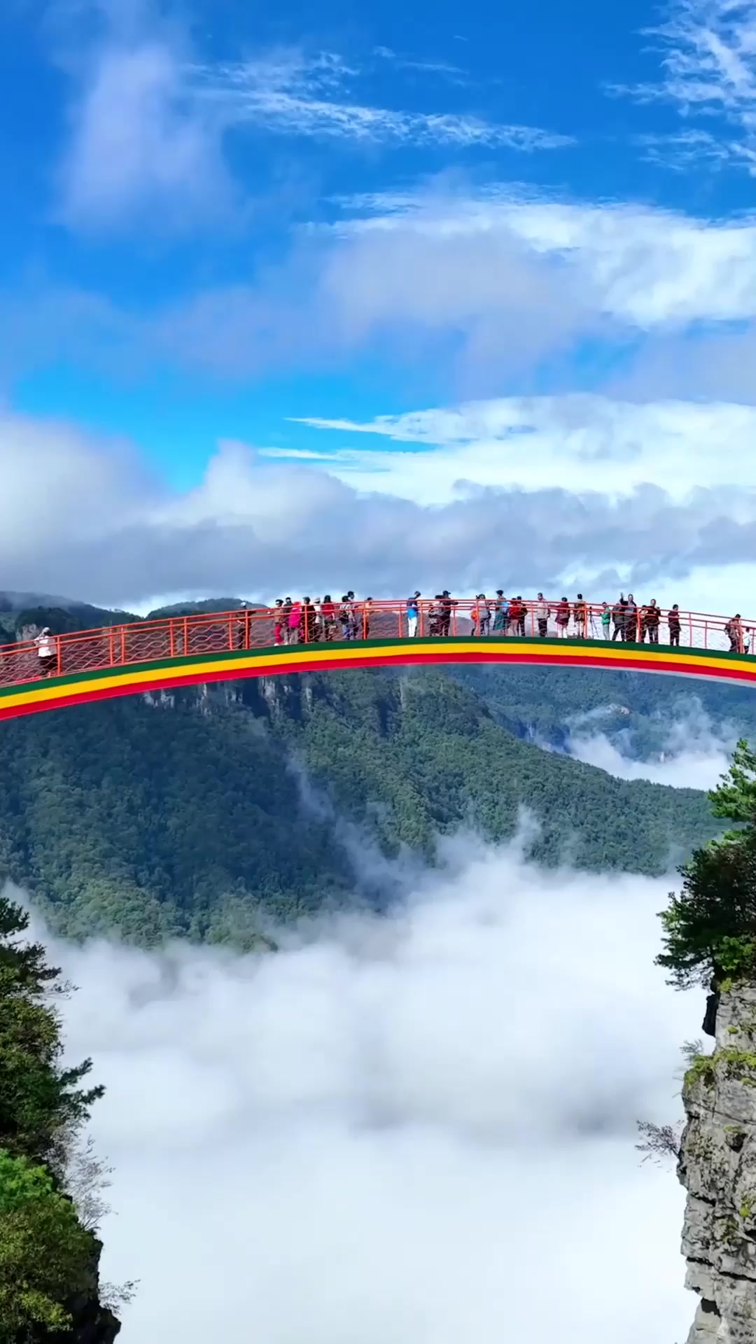 夏日旅游,云端之上的彩虹桥,值得向往旅游推荐