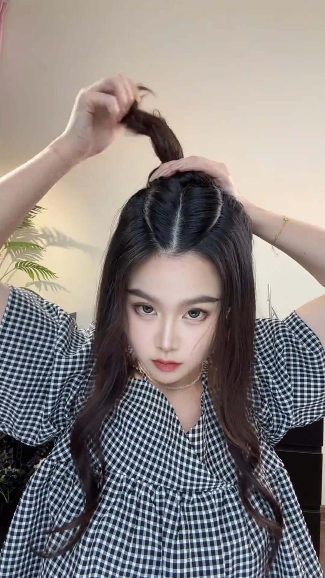 夏日必备,简单精致公主丸子头,清凉日常发型