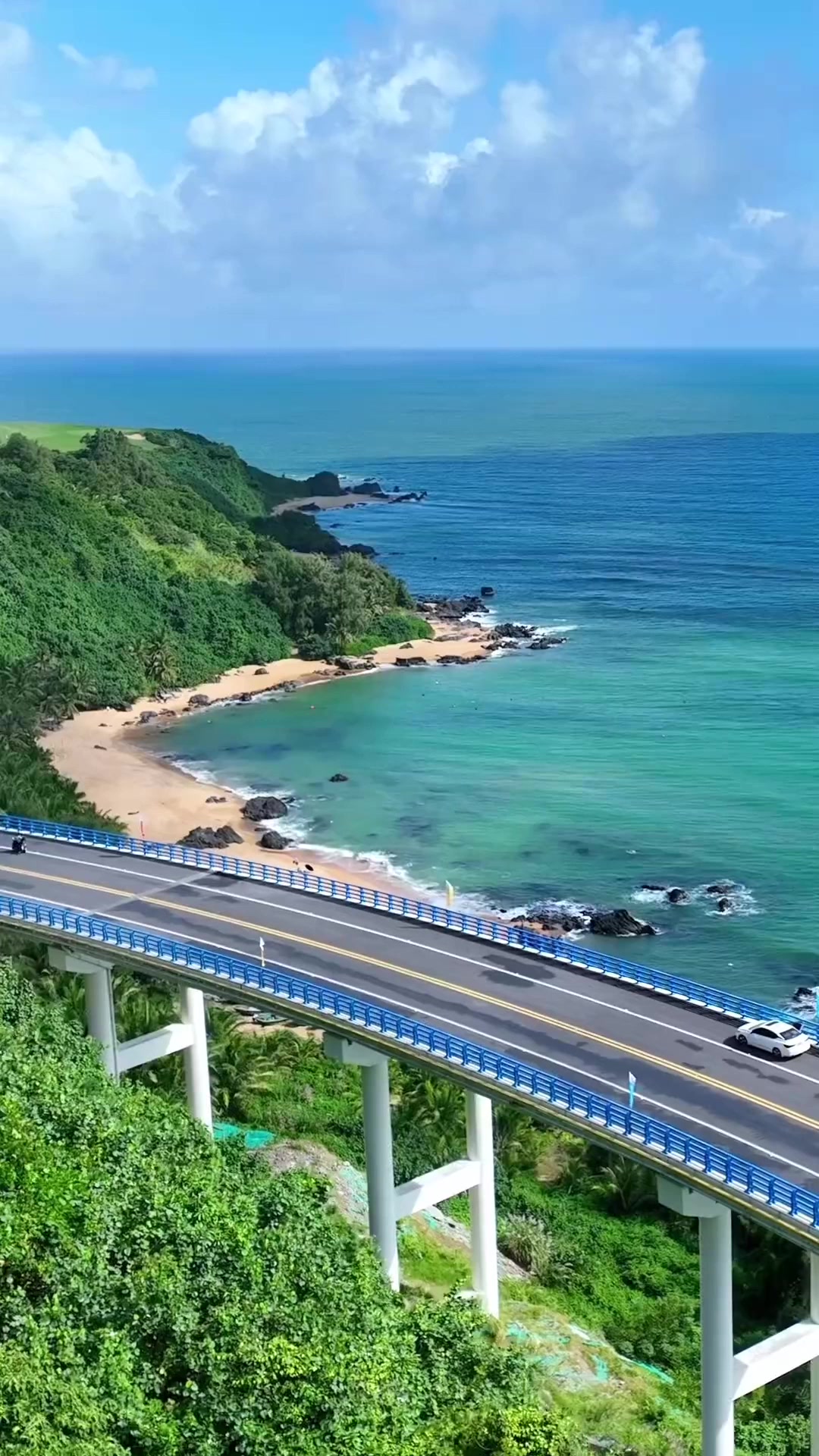 夏日旅行,海南的环岛旅游公路已全面开通,喜欢自驾的朋友又多了