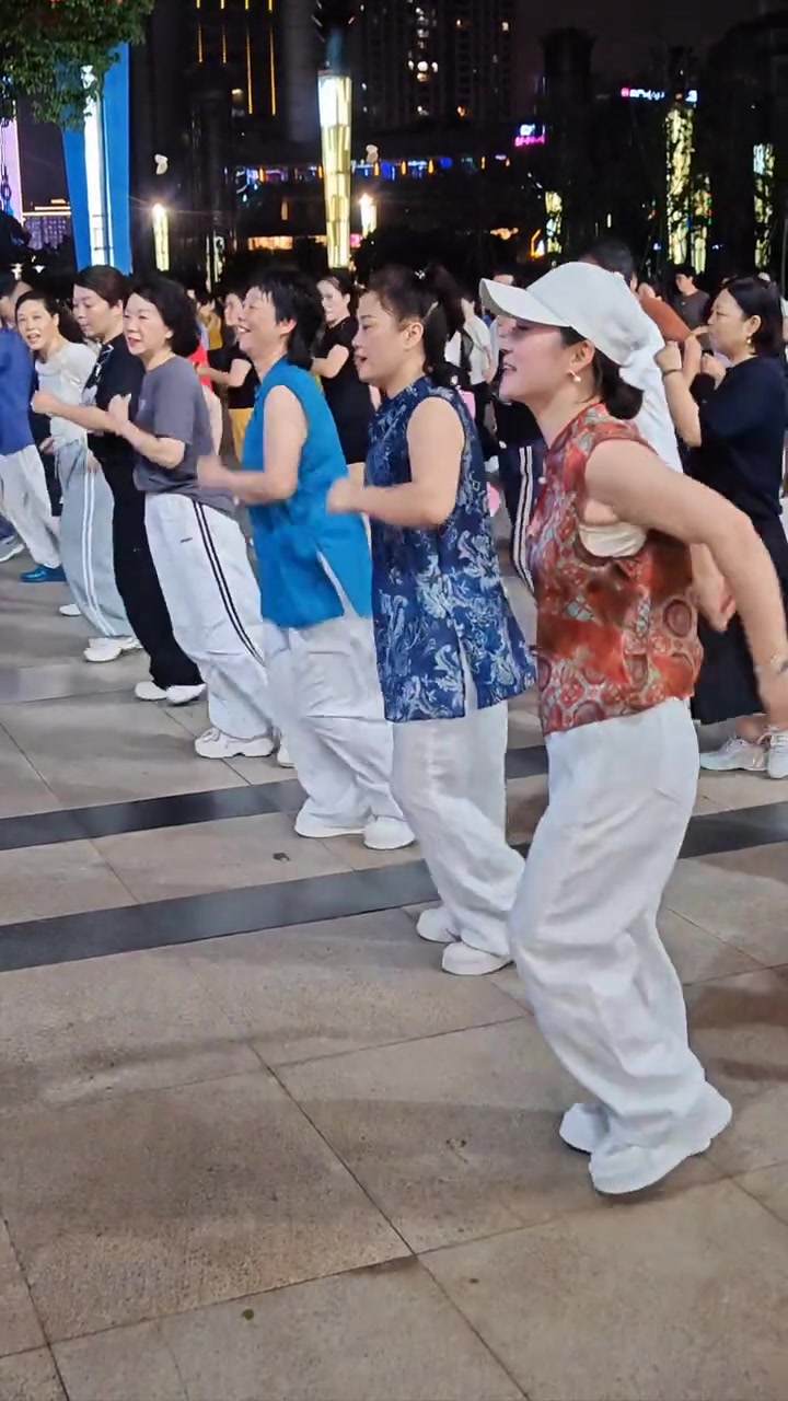 台州广场舞大妈小红