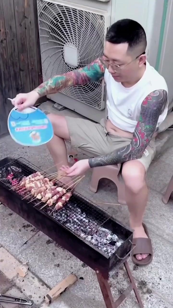 王小源,一位才华横溢的艺人