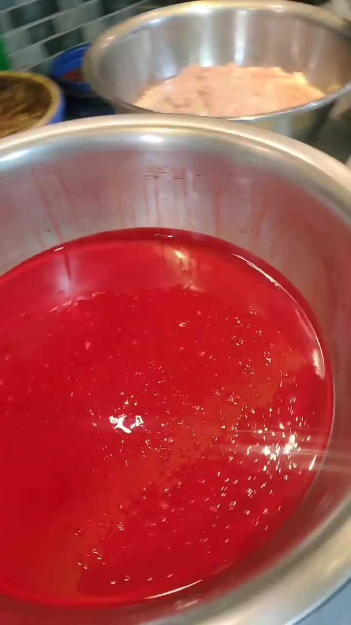 新鲜猪血灌酒肠,配料齐全超方便,一人就能操作!