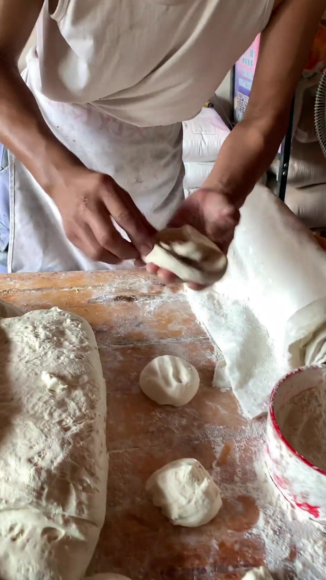 四代传承的平阴县东阿镇香酥大烧饼的制作过程,行云流水,看着都带劲