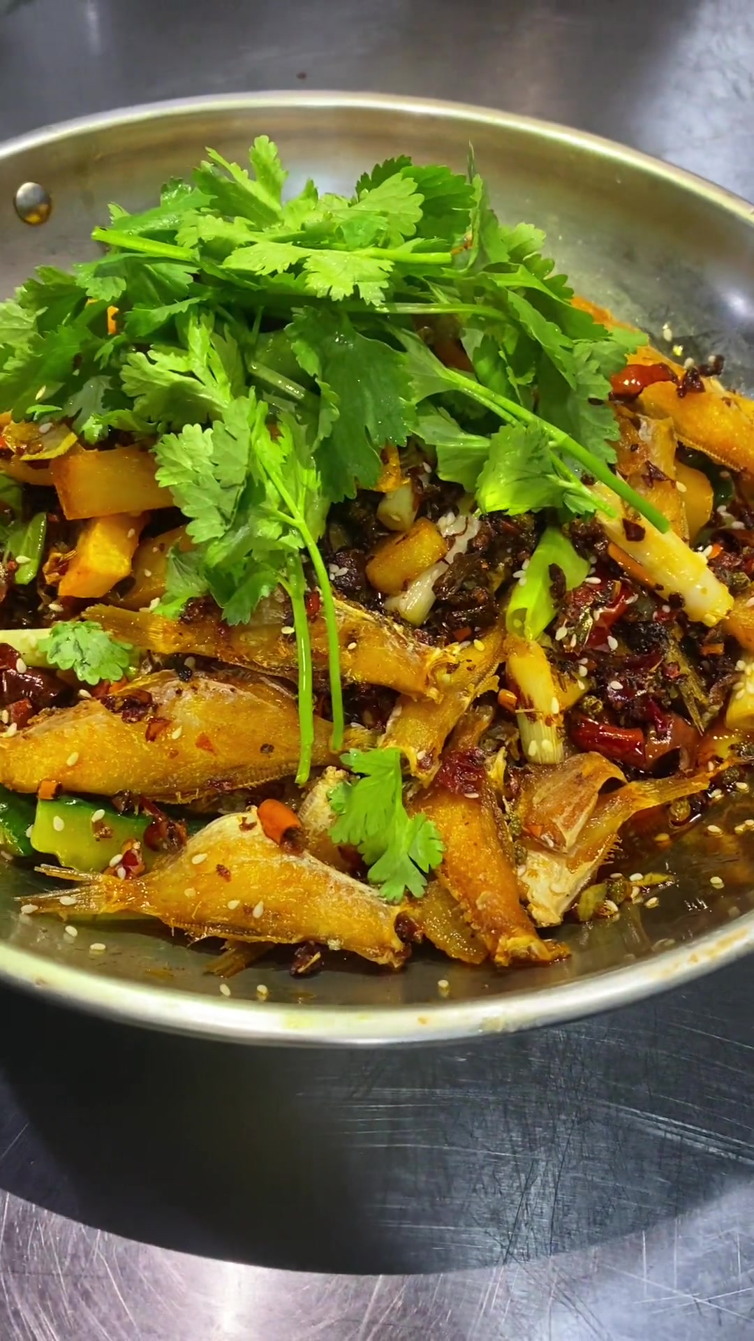 干锅耗儿鱼教程来啦,看完记得帮忙