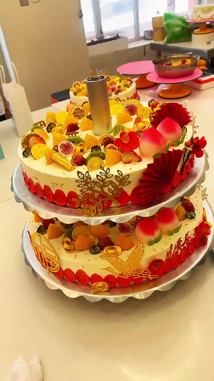 超大超高的祝寿蛋糕