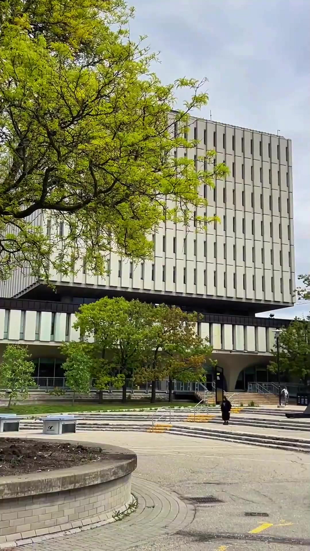 夏日旅行,始建于1957年的滑铁卢大学waterloo,建筑