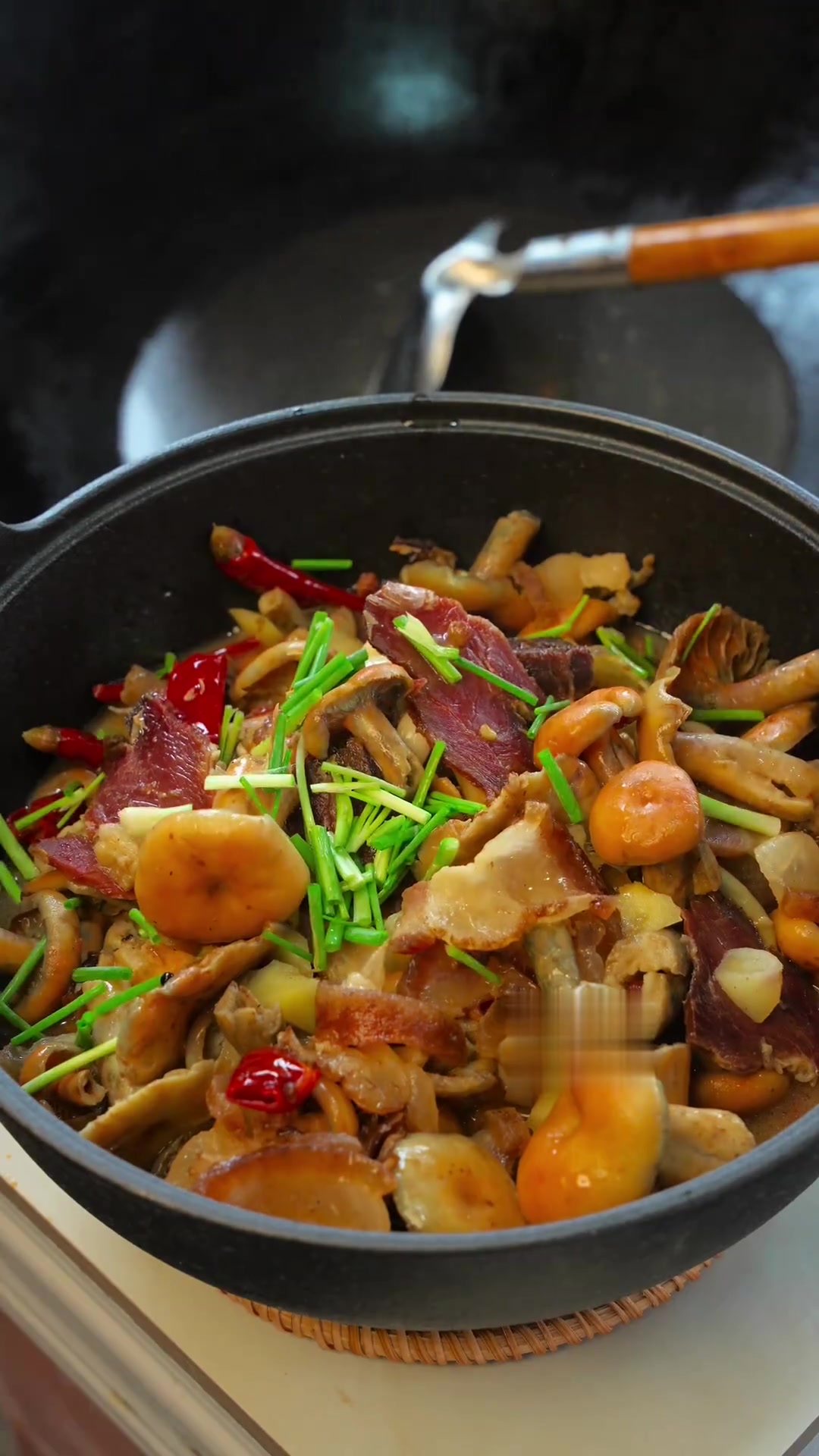 枞树菌炒腊肉,你有多久没有吃过了