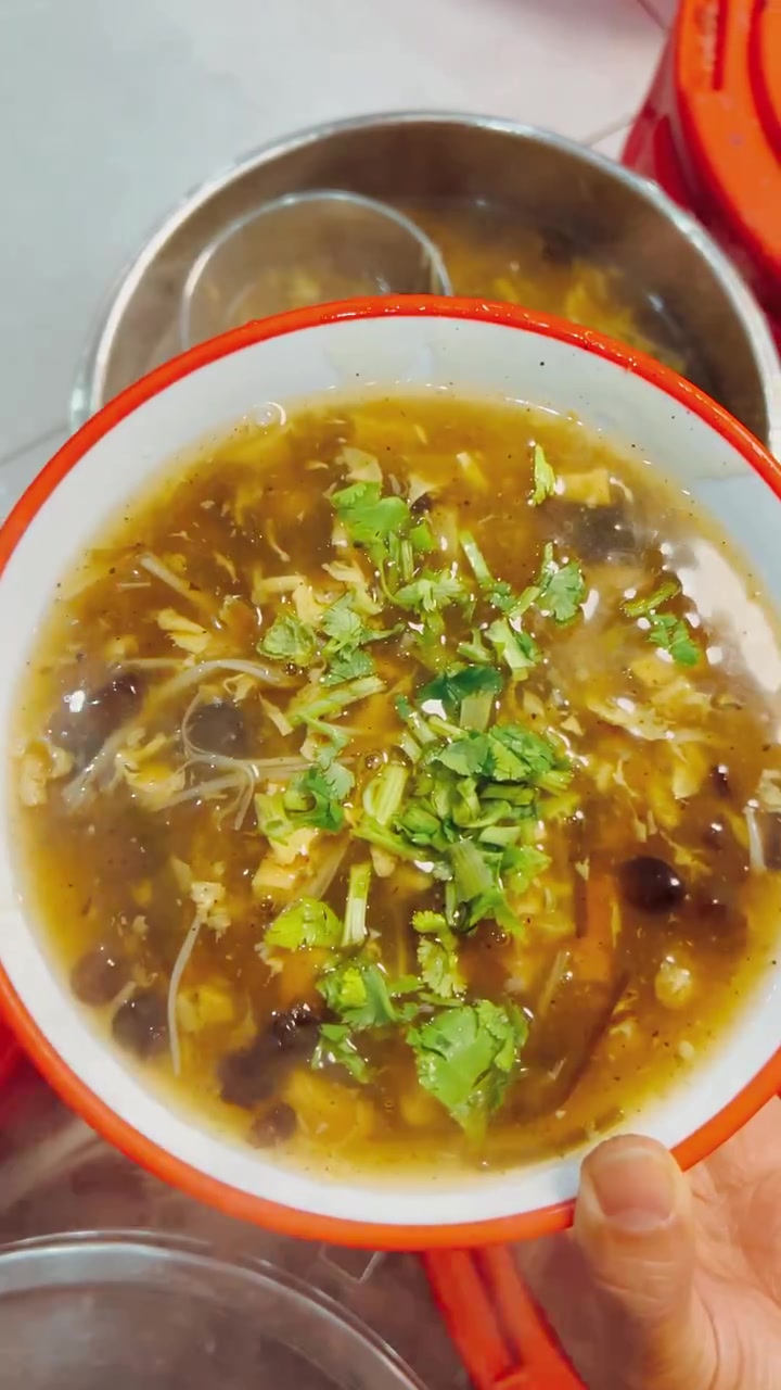 正宗胡辣汤配方:35斤水,盐50克,鸡精50克,味精50,胡椒粉60克,排骨汤