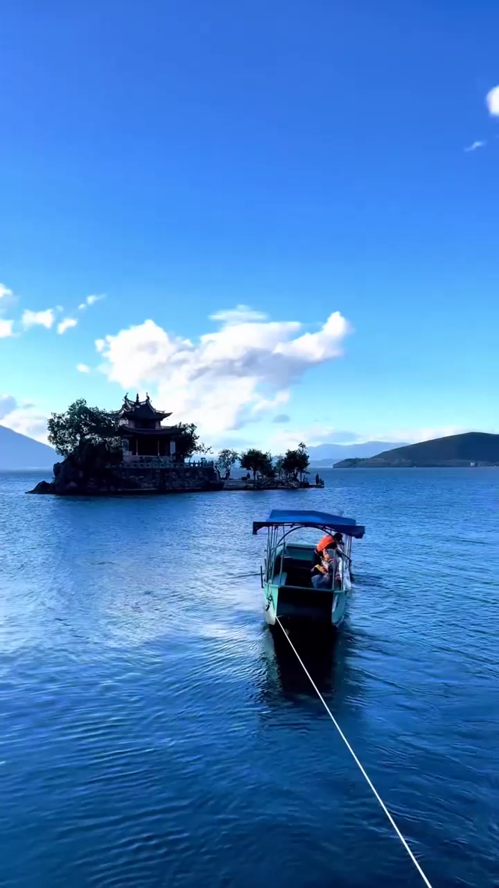 夏日旅游,大理小普陀位于洱海之滨,背靠苍山,面临洱海,自然风