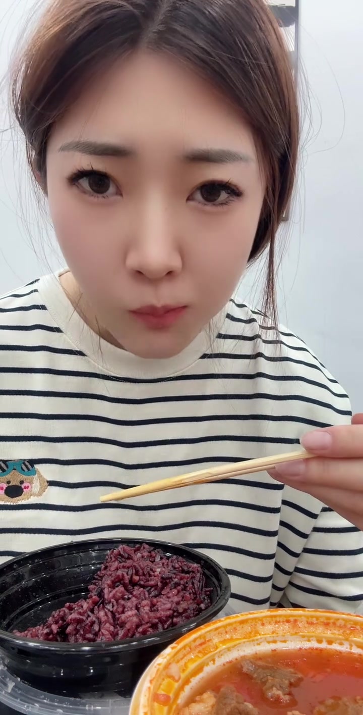 午饭闲聊异域美女吃饭趣事大集合