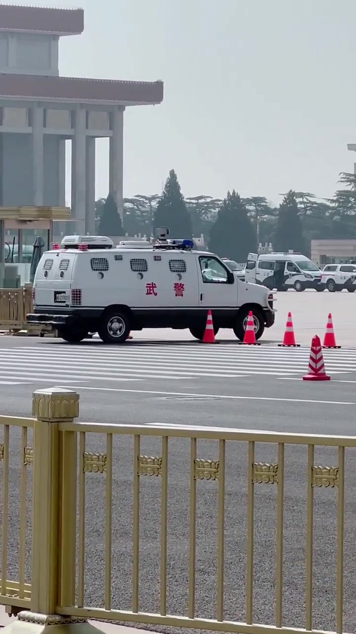 看到了武警的车辆