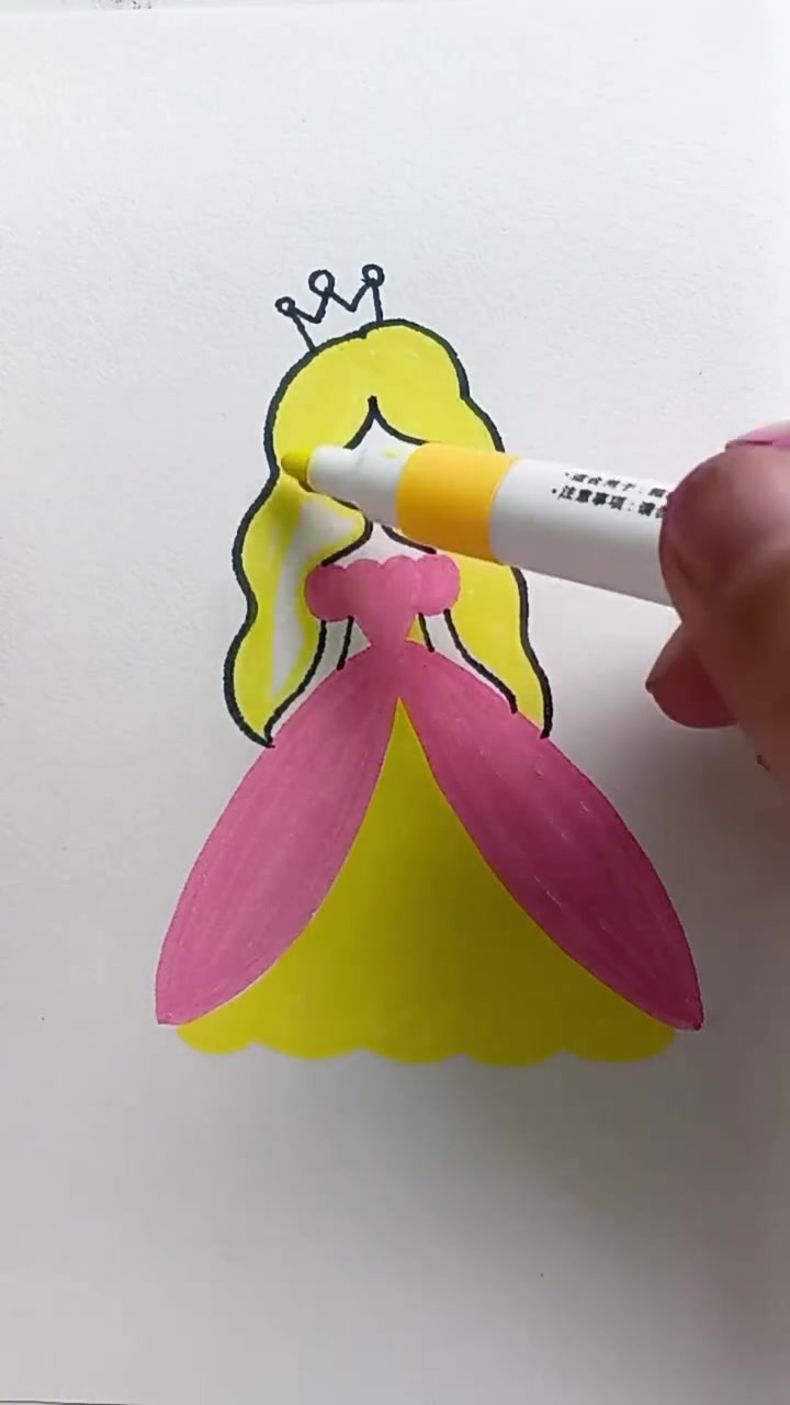 零基础也能学会的小公主简笔画