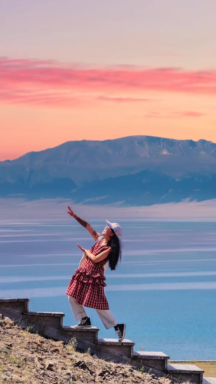 赛里木湖拍照姿势的摆法，旅游帮手
