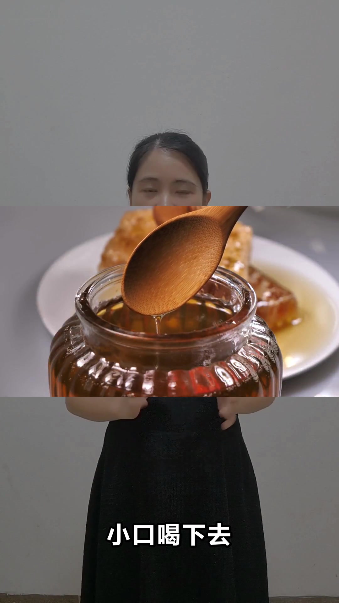 一天喝多少勺蜂蜜(一天喝多少克蜂蜜)