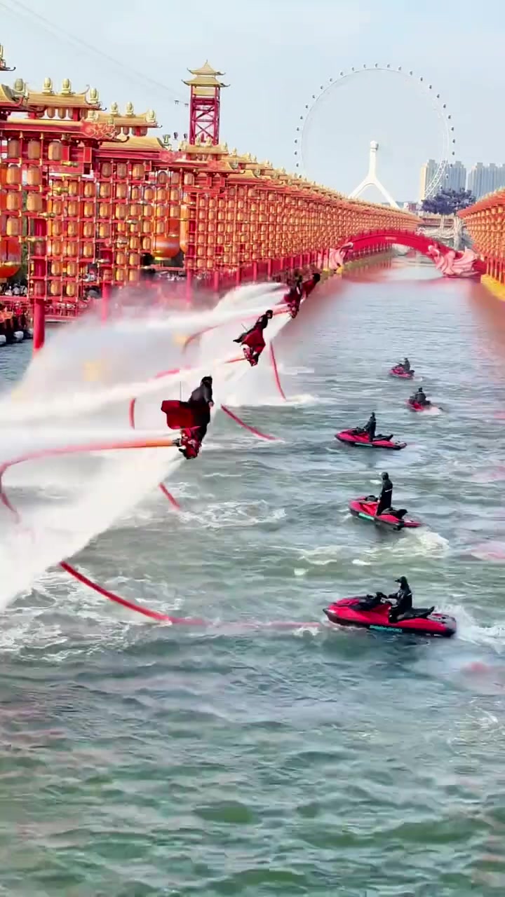 帅呆啦!水上五人古装飞人表演,太酷啦