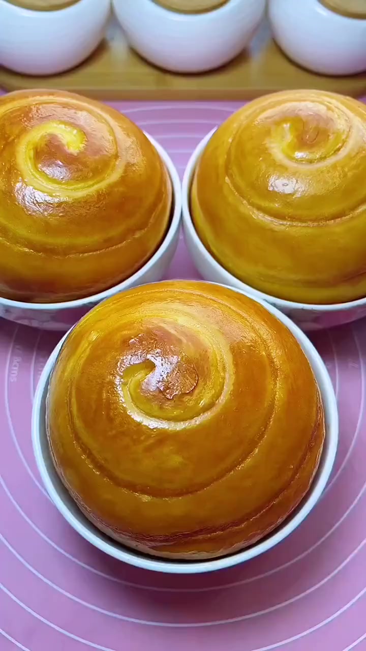 三个鸡蛋一碗面,在家轻松做超好吃的小碗蒸面包!