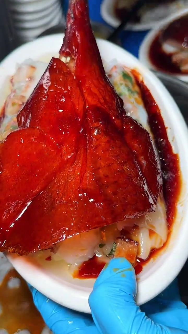 隐藏在深圳巷子里的烧鹅腿肠粉,味道简直绝了!只有少数本地人知道!