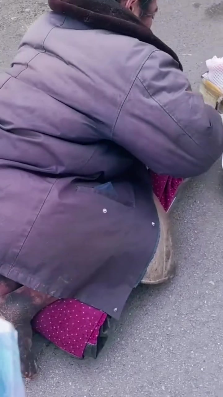 残疾人可怜模样让人心疼