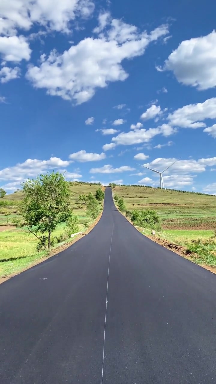 来草原天路看蓝天白云吧!