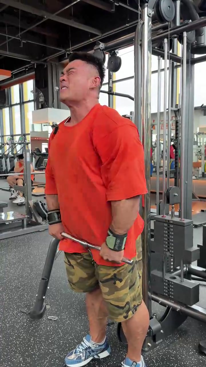 探访中国传统健美无差第一人沈成龙,深度揭秘训练及饮食,颠覆你想象