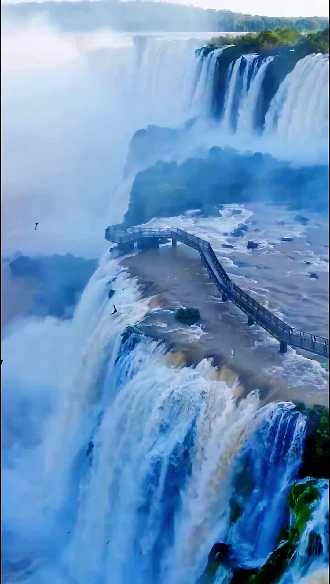 早秋旅行,世界新七大自然景观,绝美流云飞瀑,自然美才是真的美
