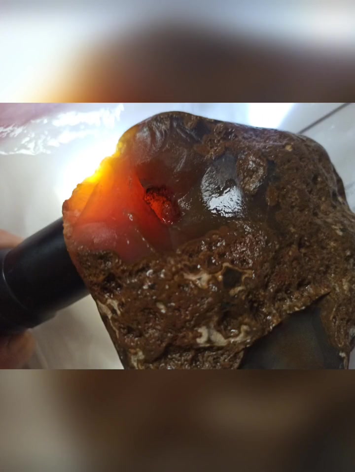 玛瑙原石,1公斤左右,1.5w拿下,皮壳老道,肉质细滑