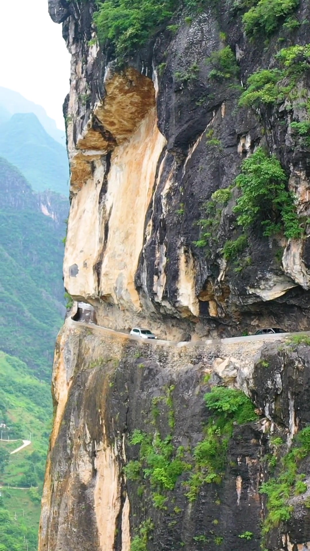 自驾爱好者必去!重庆兰英大峡谷绝美壮观挂壁公路