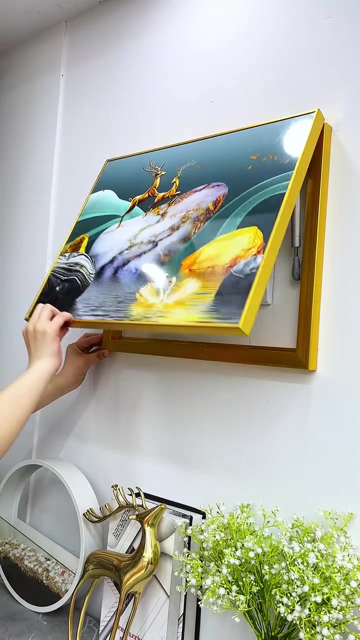 这个电表箱装饰画真是看一次爱一次,巨能遮丑,你们家都是怎么遮挡的呢