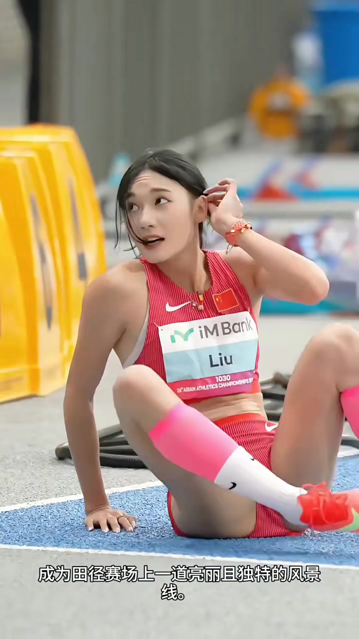 大家一起来看田径美女运动员们比赛吧