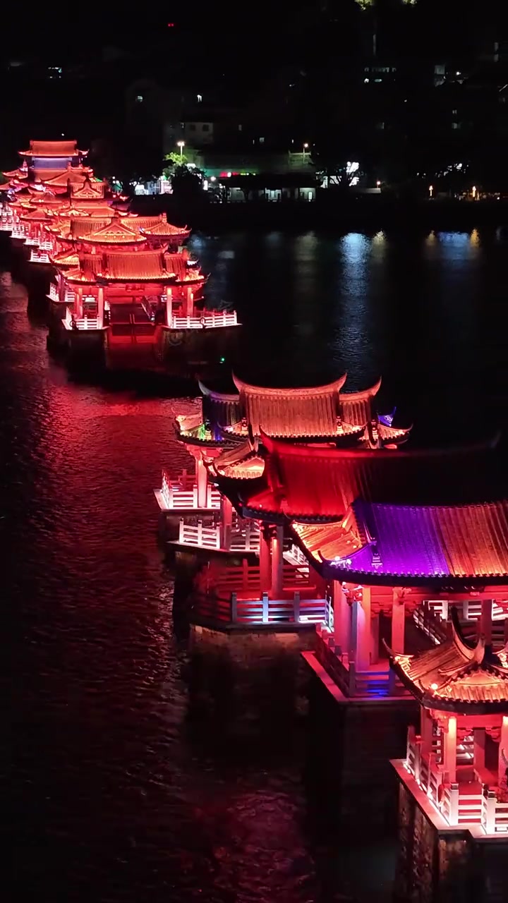 来潮州古城,逛牌坊街,吹广济楼风,看广济桥灯光秀