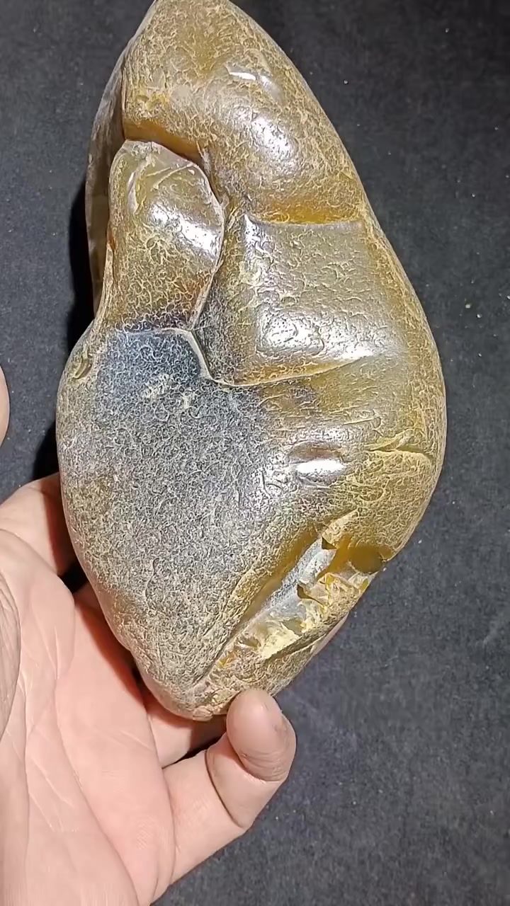 四斤的大玛瑙原石,切开了,看看能不能整点钱!