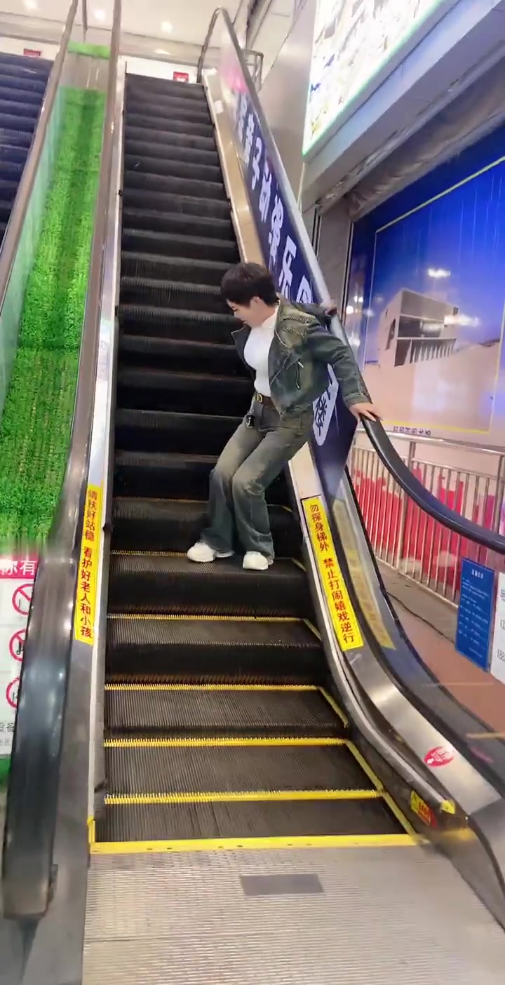 乡下人首次坐电梯