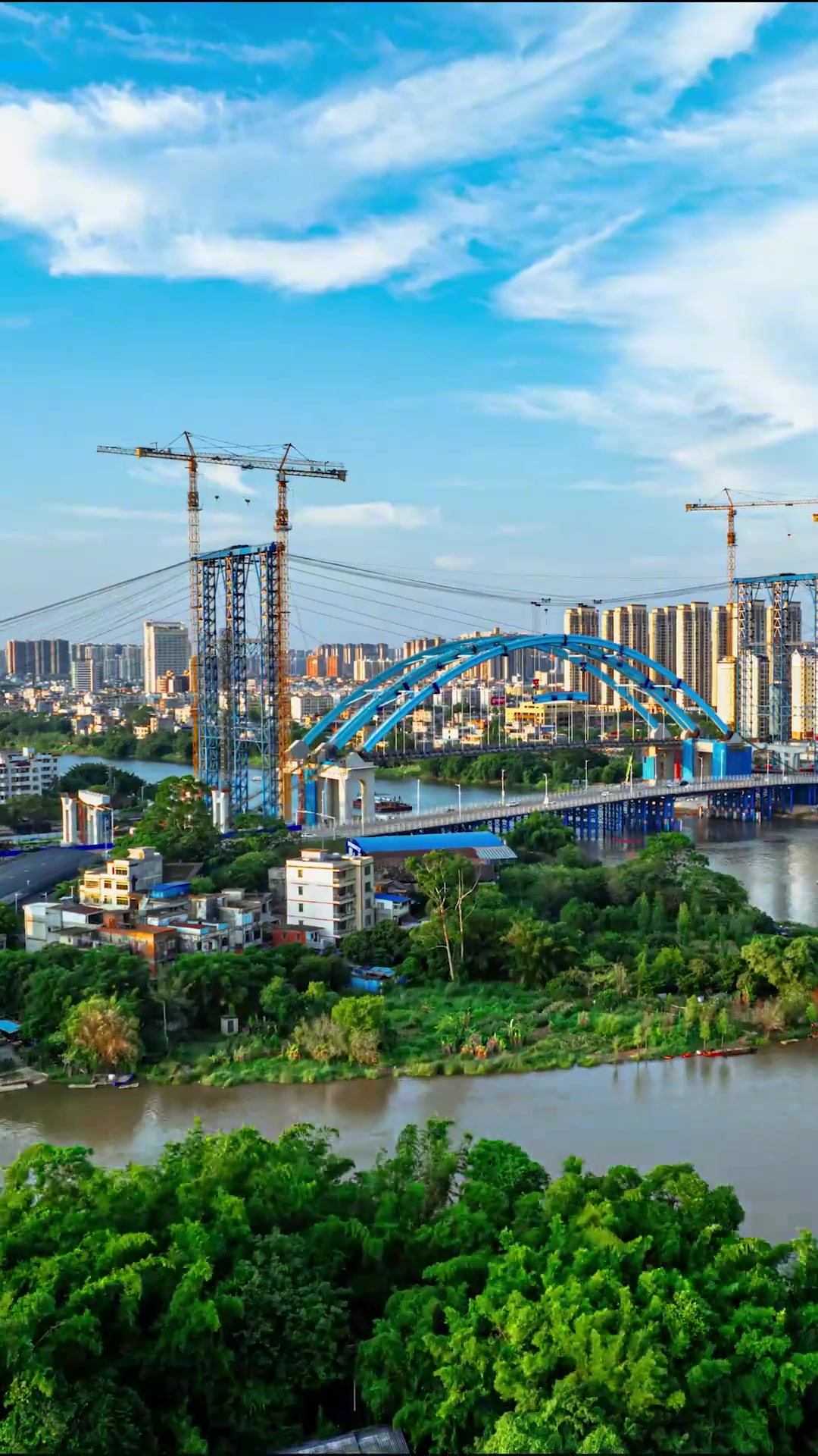 钦州金海湾大桥全桥拱肋顺利实现合龙