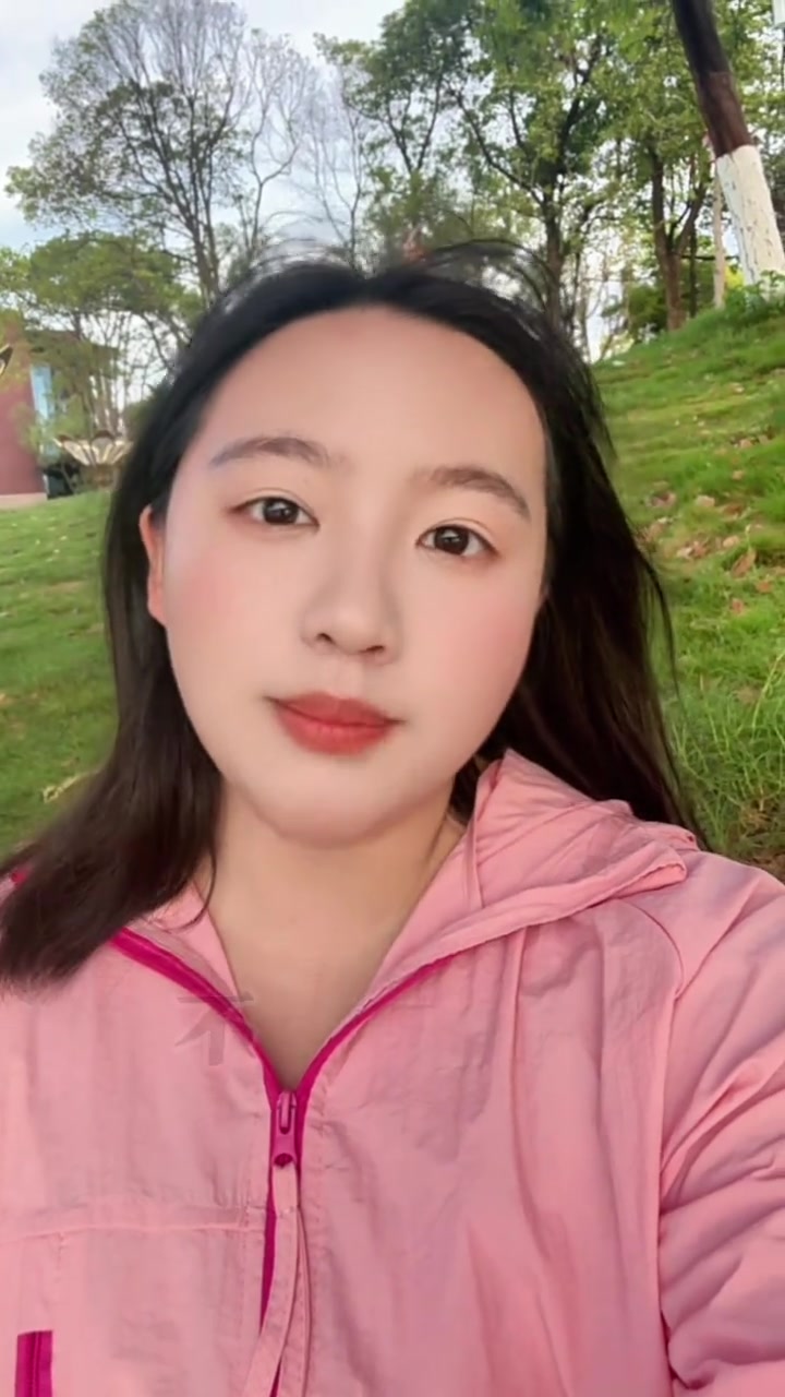 万丈深渊终有底;三寸人心不可量;坎坎坷坷谁陪谁