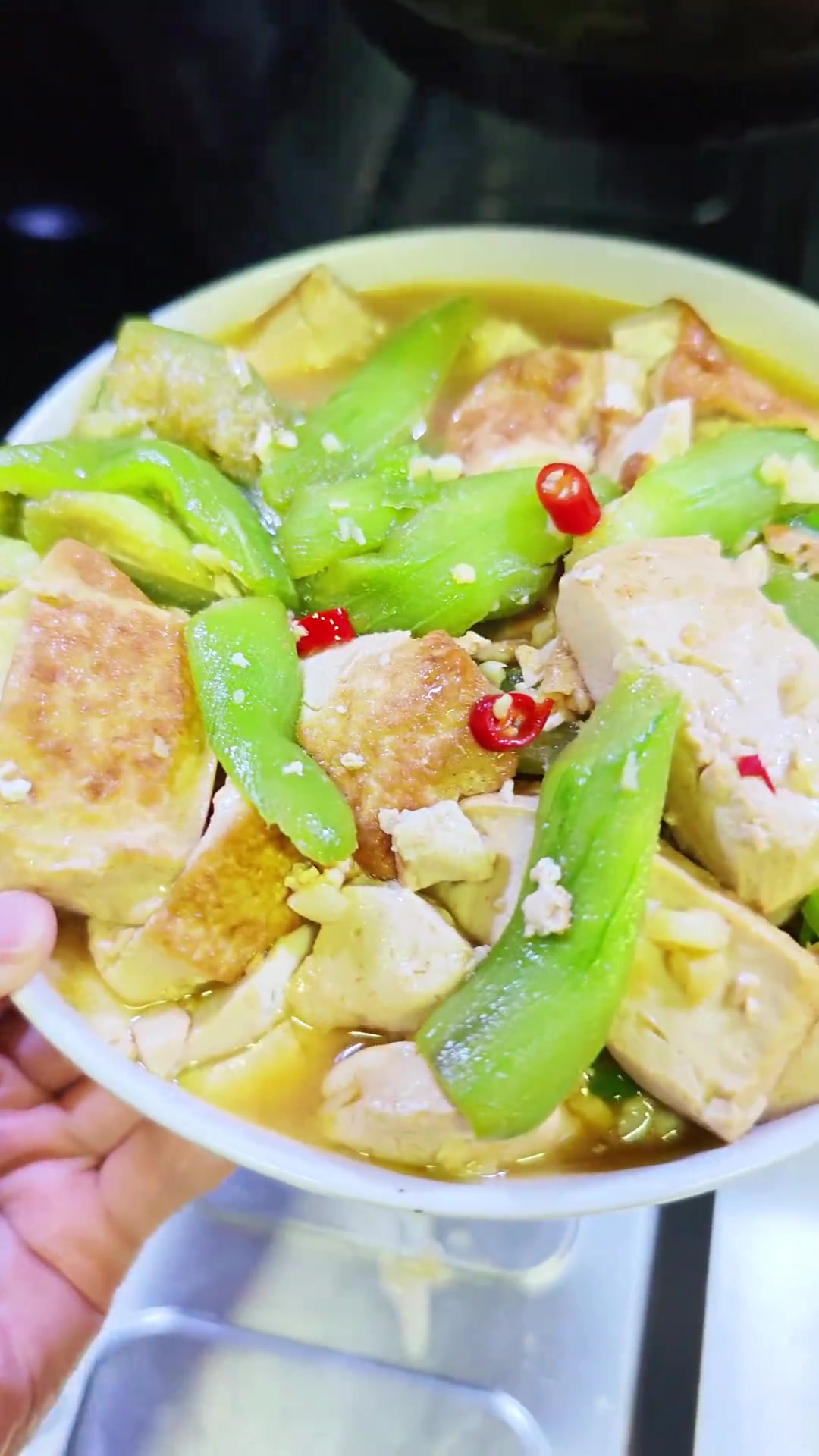 我妈入秋小炒:丝瓜炖豆腐,入口鲜甜超健康!