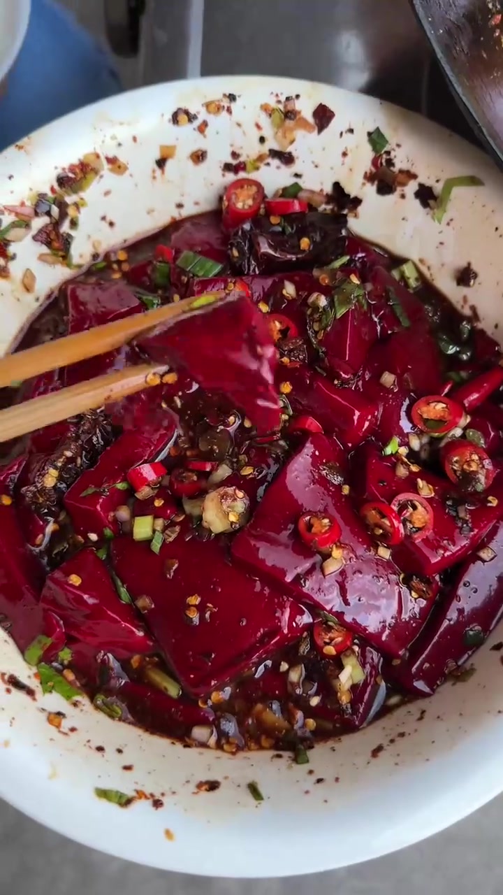 贵州特色美食,凉拌猪血,猪血火锅,都是下酒下饭菜