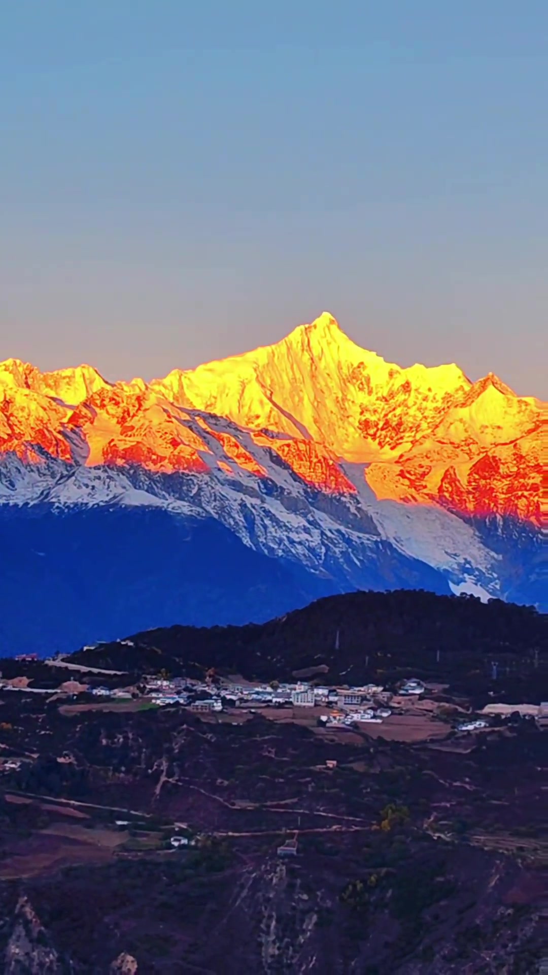 卡瓦格博日照金山,堪称见过的最美雪山!