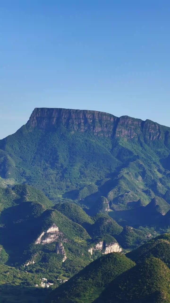 盘州市净土八大山,因风太大,无人机差点回不来,你们将就看看了