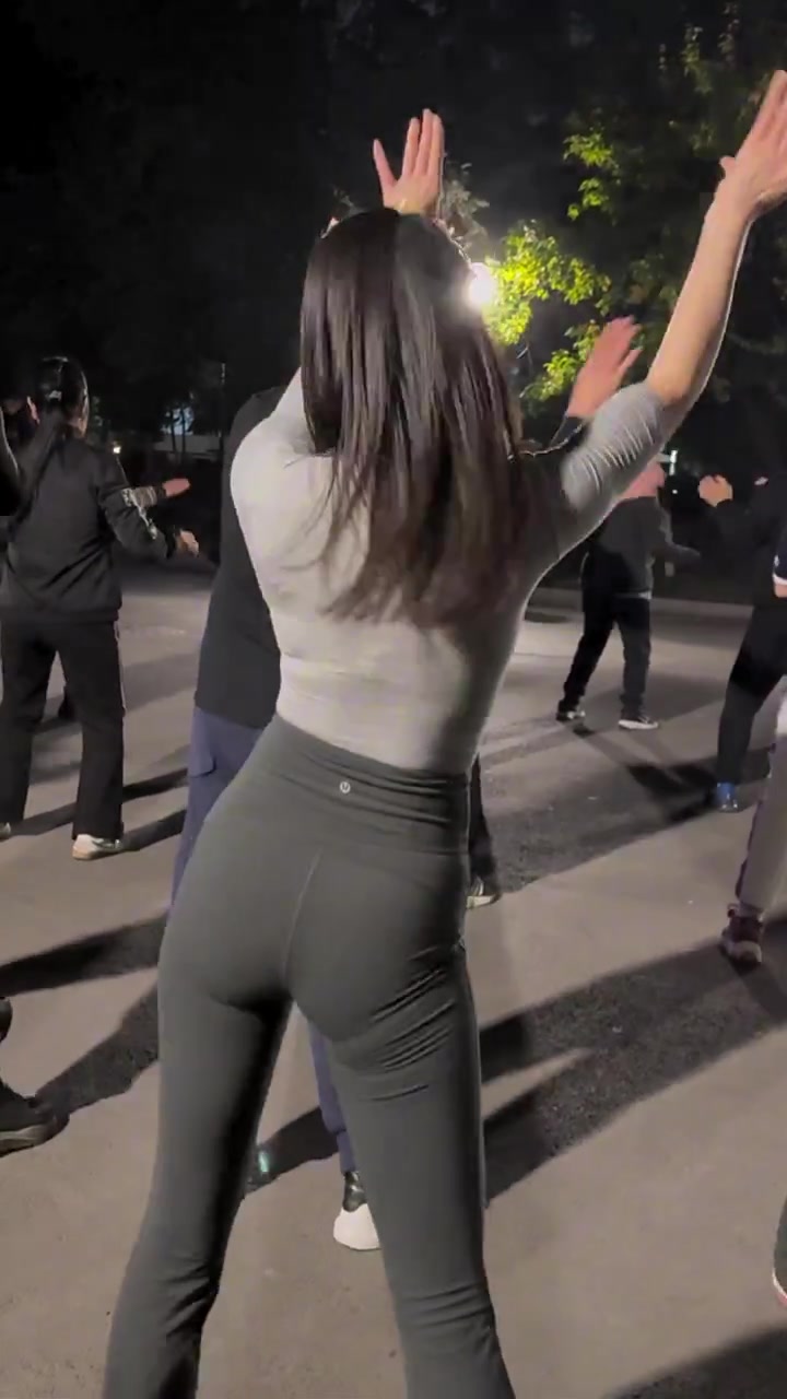 背影杀!视频女主角!明天都直播跳舞,请留个关注!