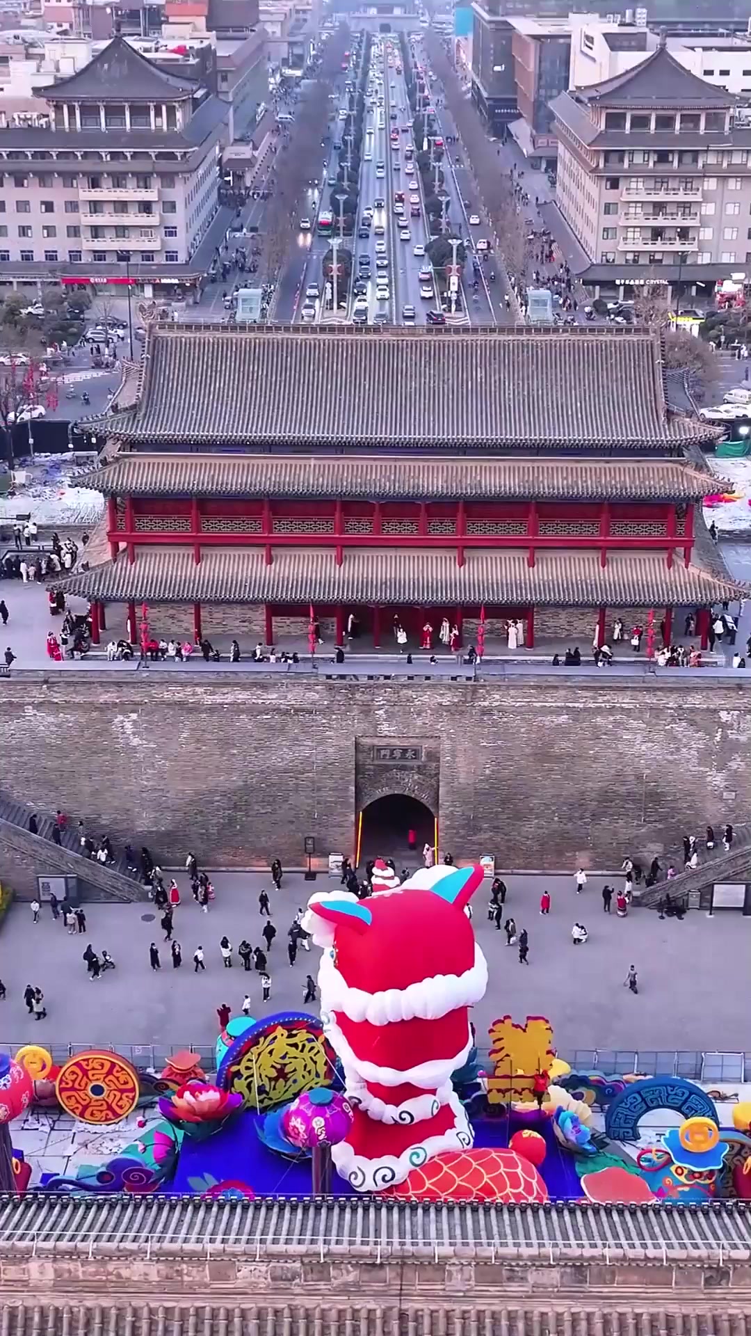 秋季游玩,西安城墙永宁门瓮城里的蛇宝宝已经建好,意味着蛇年越