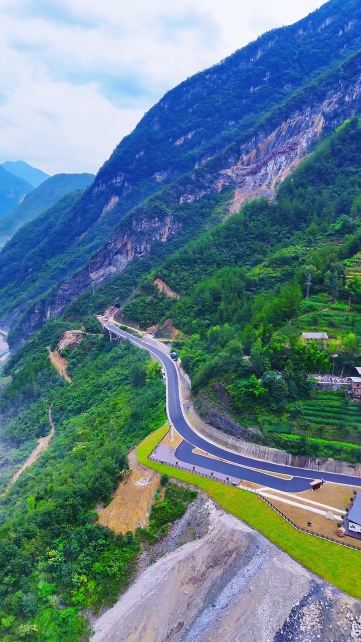 这里是巴山大峡谷的仙女岩观景台